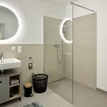 Zentrales, Klimatisiertes Naehe Spital & Fh *