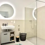 Zentrales, Klimatisiertes Naehe Spital & Fh *