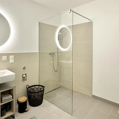 Modernes Im Dachgeschoss Wiener Neustadt