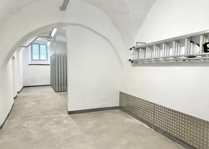 Zentrales, Klimatisiertes Naehe Spital & Fh *