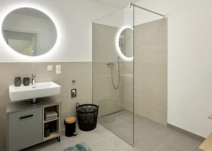 Zentrales, Klimatisiertes Naehe Spital & Fh *